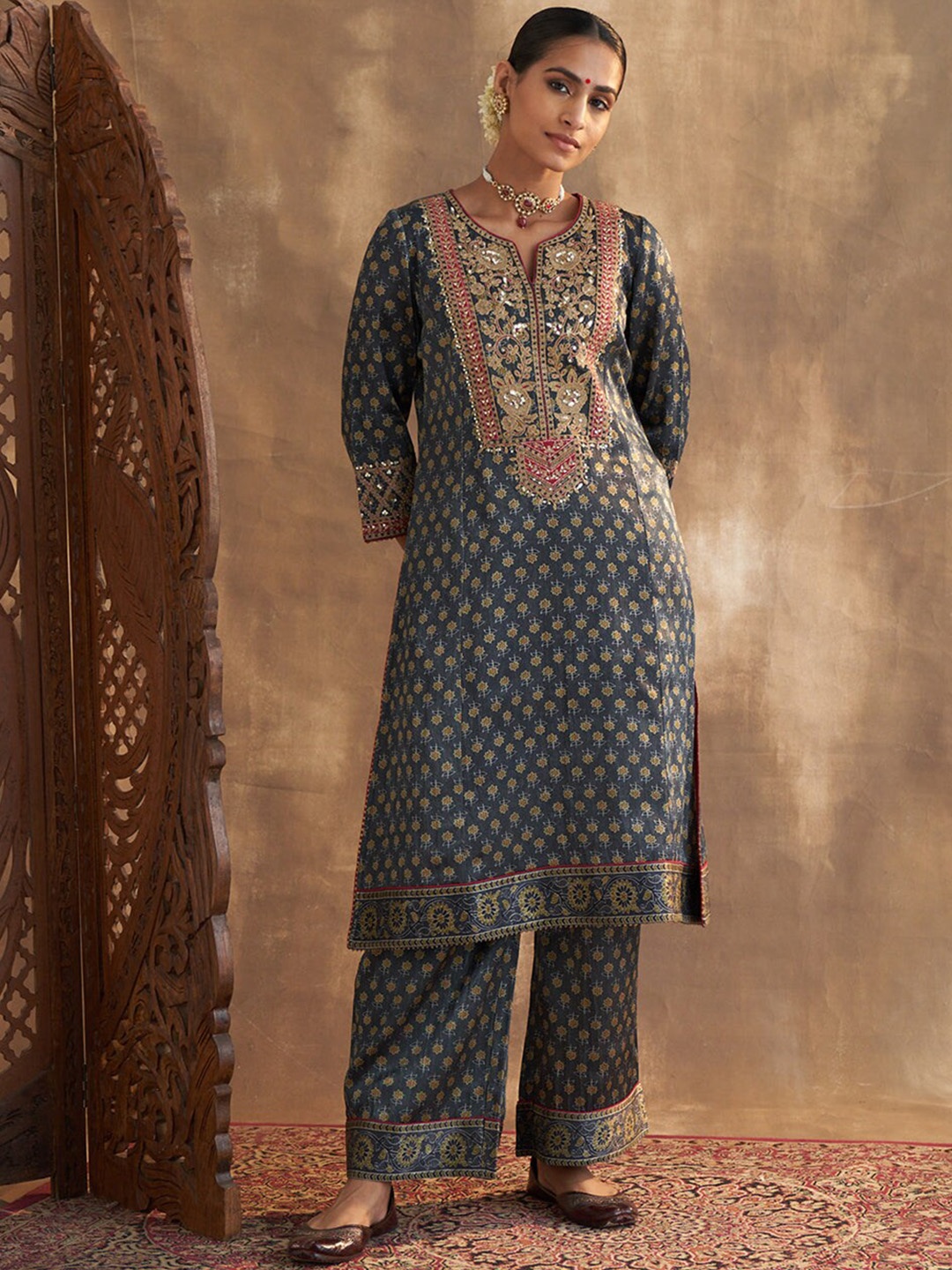 

Lakshita Ethnic Motifs Embroidered Thread Work Kurta with Palazzos, Grey