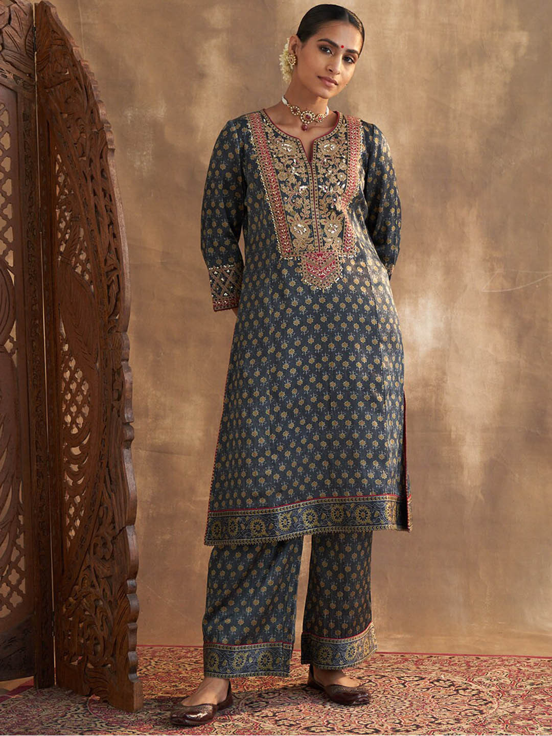 

Lakshita Women Floral Embroidered Thread Work Kurta with Palazzos, Grey