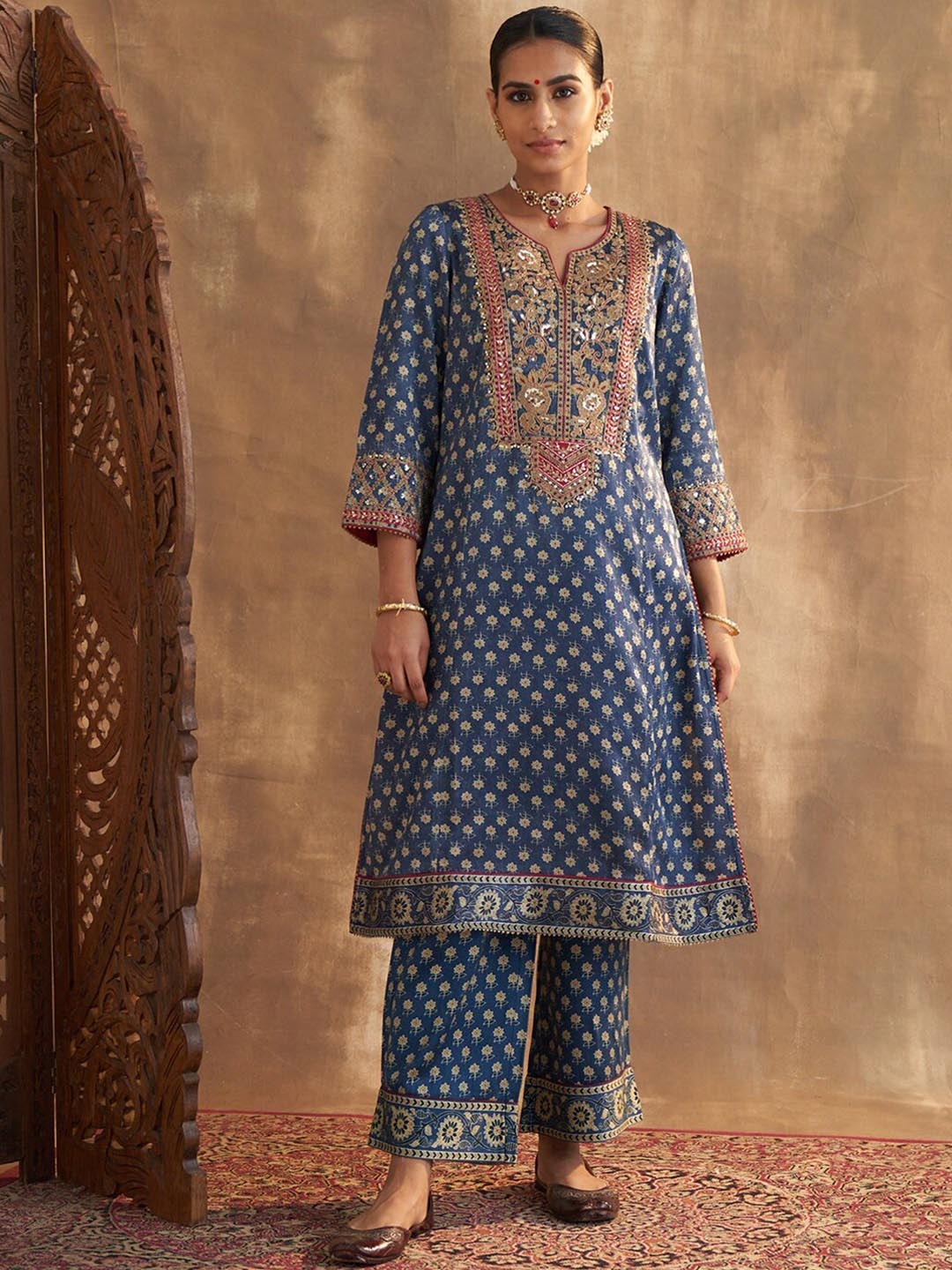 

Lakshita Women Floral Embroidered Thread Work Kurta with Palazzos, Navy blue