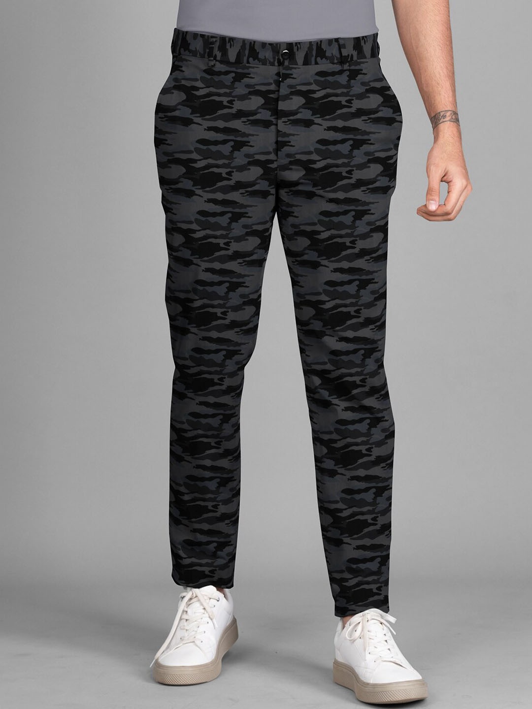 

The Pant Project Men Camouflage Printed Cotton Tailored Slim Fit Wrinkle Free Trousers, Grey