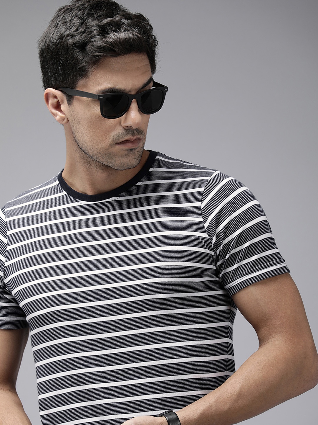 

Roadster Regular Fit Striped T-shirt, Navy blue