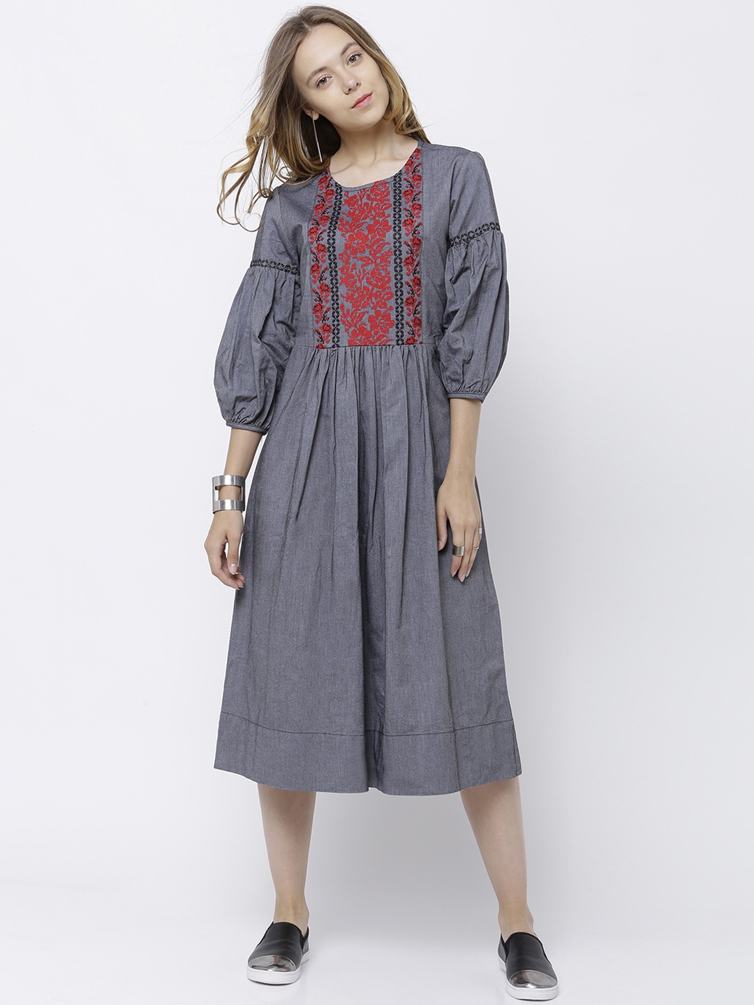 

Tokyo Talkies Women Black Solid Empire Dress
