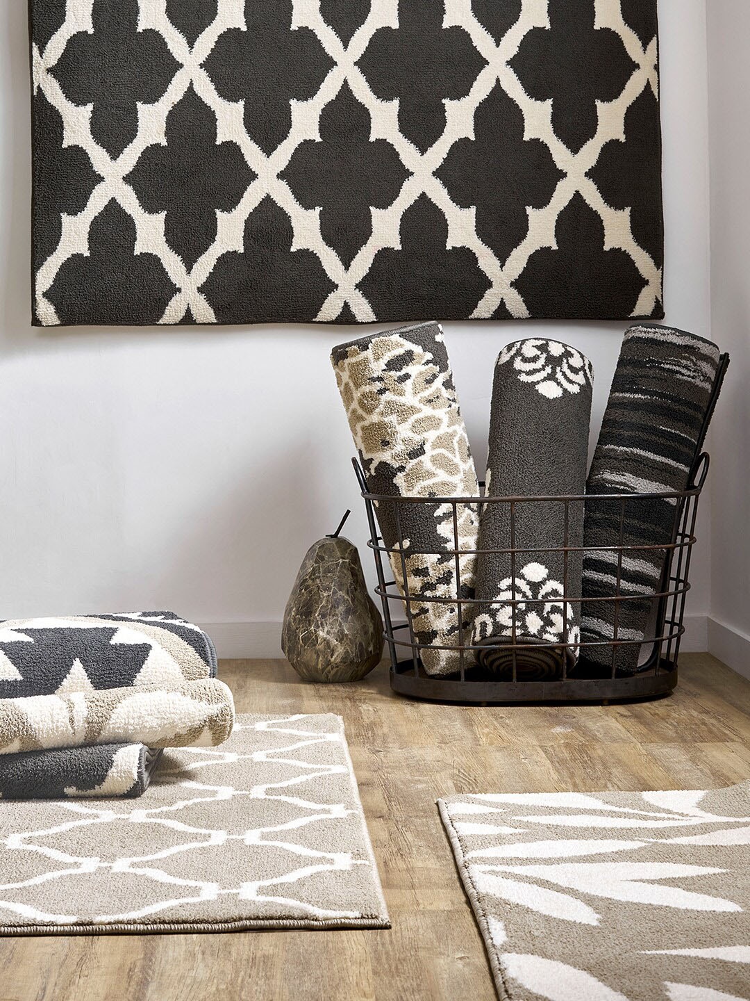 

MYTRIDENT Grey White Geometric Printed Runner