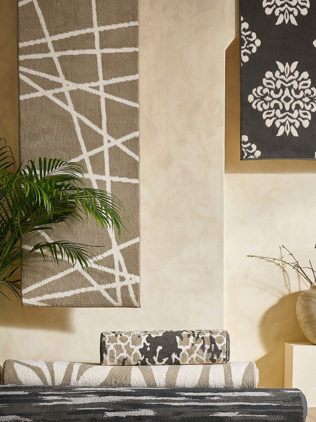 

MYTRIDENT Grey White Ethnic Motifs Printed Runner