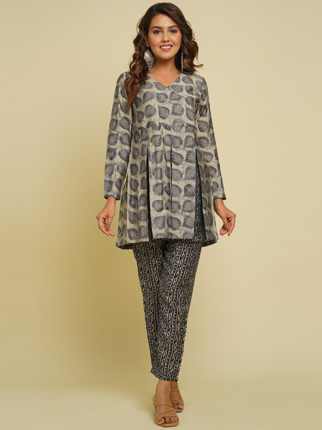 

CRAFTED FOR YOU Women Printed Top and a Trouser, Grey
