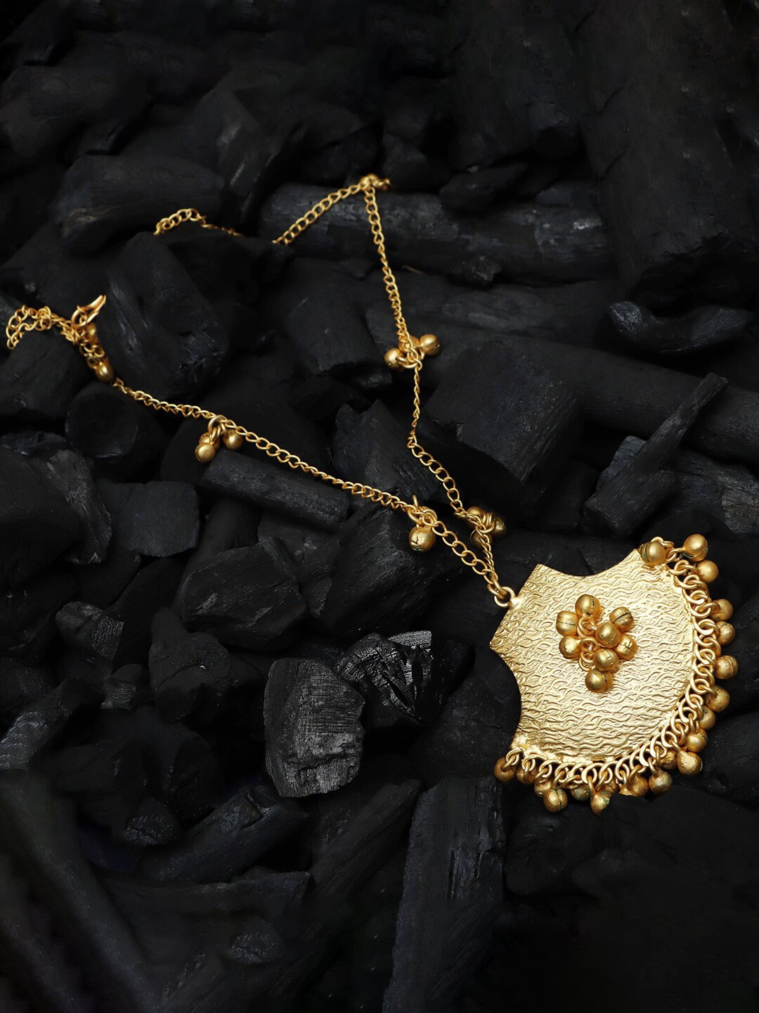 Ozanoo Women Brass Gold-Plated Antique Chain