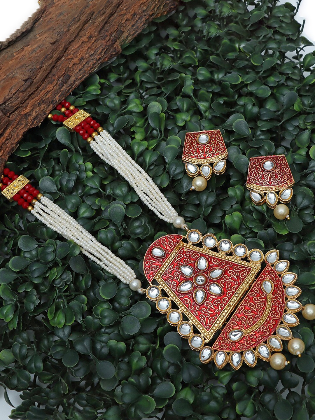 

Ozanoo Brass Gold-Plated Necklace with Earrings, Red