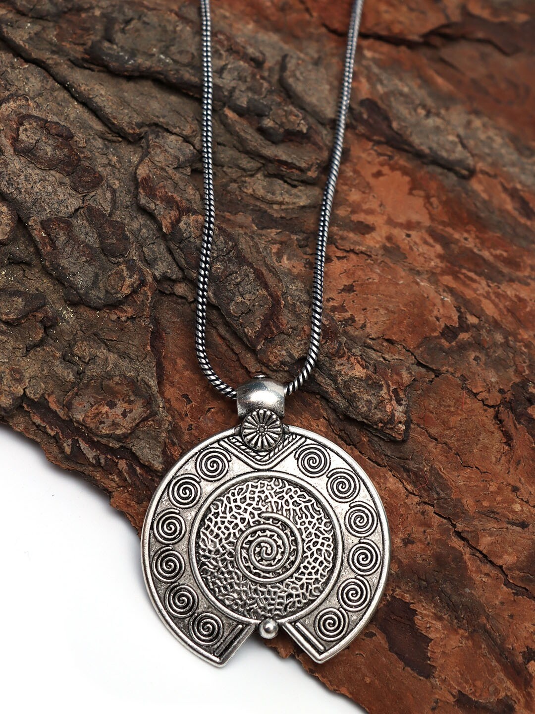

Ozanoo Women Brass Silver-Plated Oxidised Chain