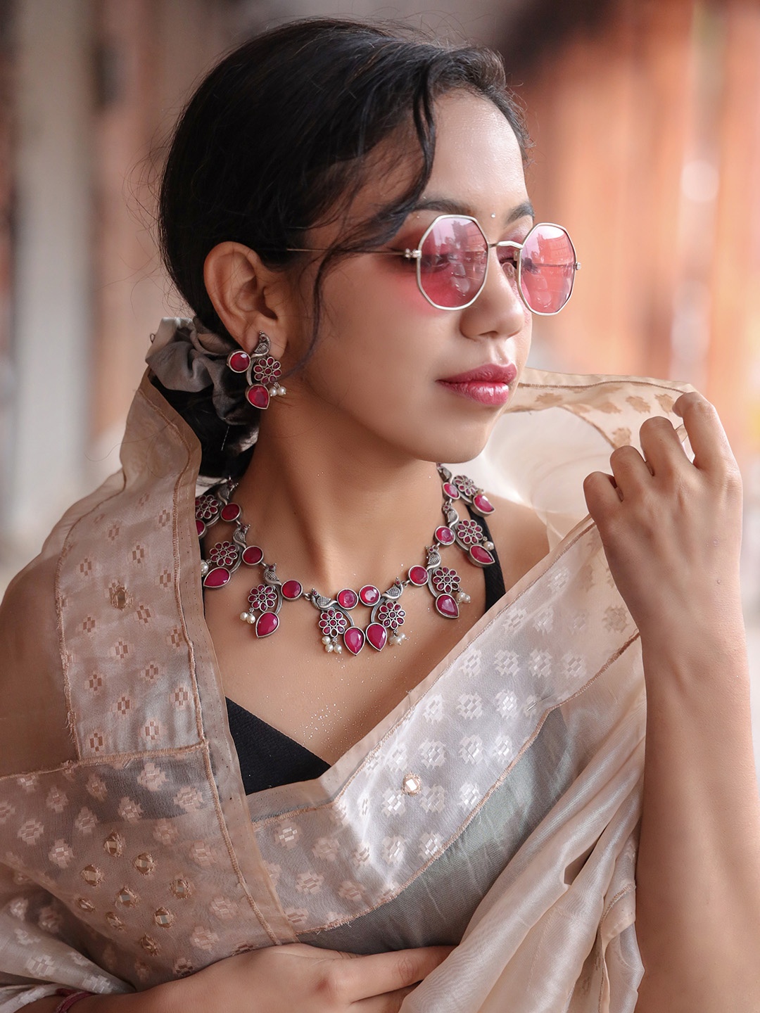

Ozanoo Brass Silver-Plated Oxidised Necklace with Earrings, Red