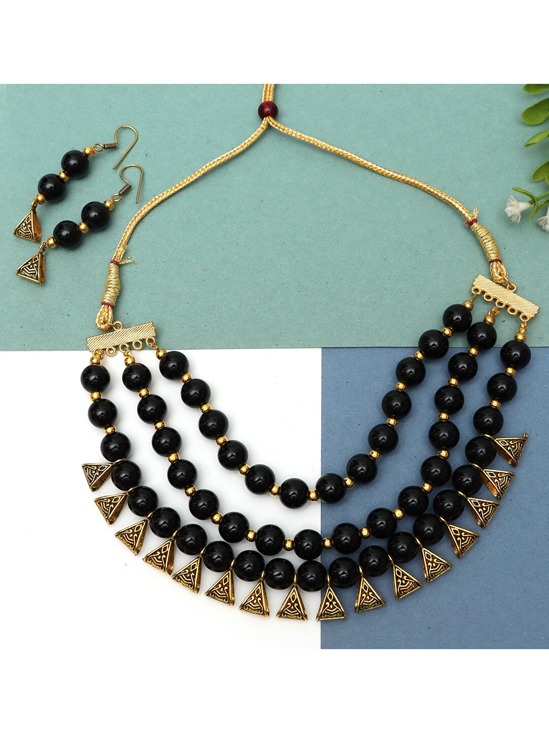

Ozanoo Gold-Plated Antique Necklace with Earrings, Black