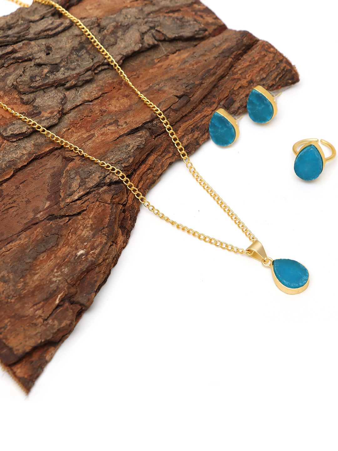

Ozanoo Brass Gold-Plated Antique Pendant & Earrings Set, Blue