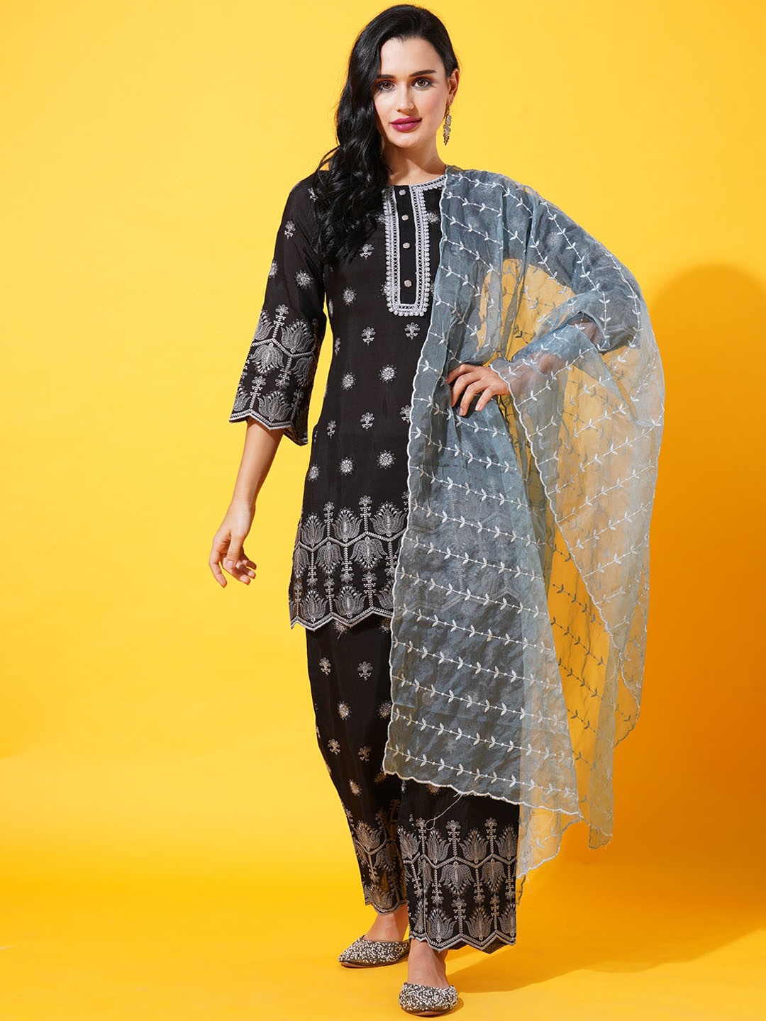 

HEEPOSH Ethnic Motifs Embroidered Thread Work Kurta with Palazzos & Dupatta, Black