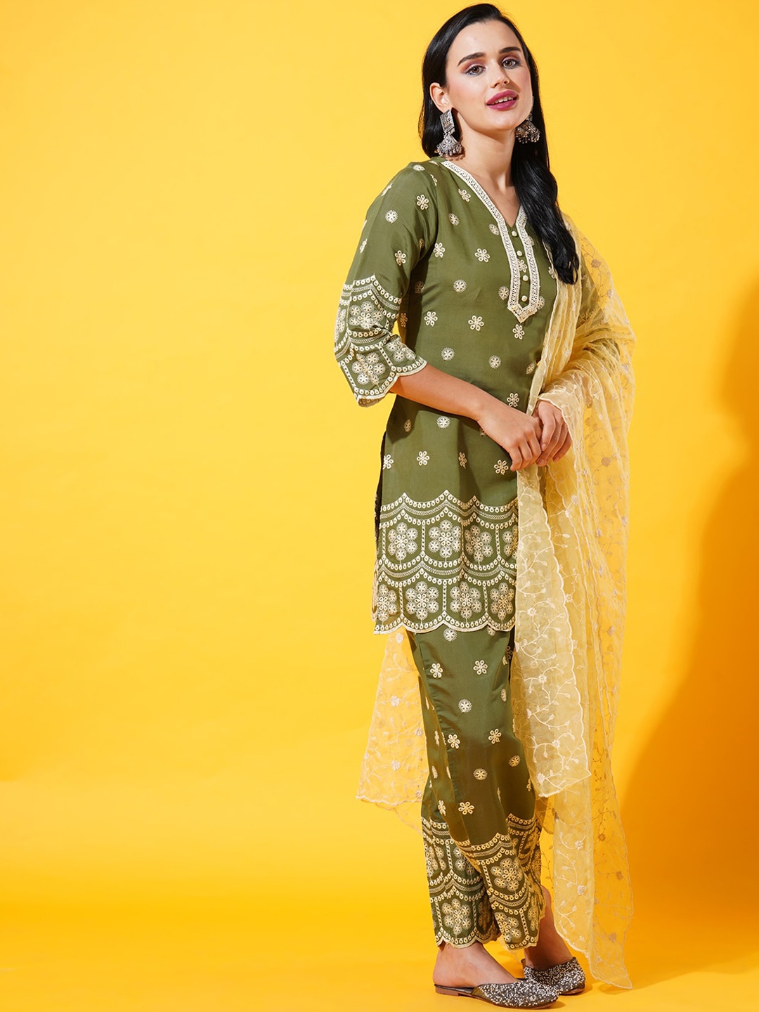 

HEEPOSH Floral Embroidered Kurta & Trousers With Dupatta, Green