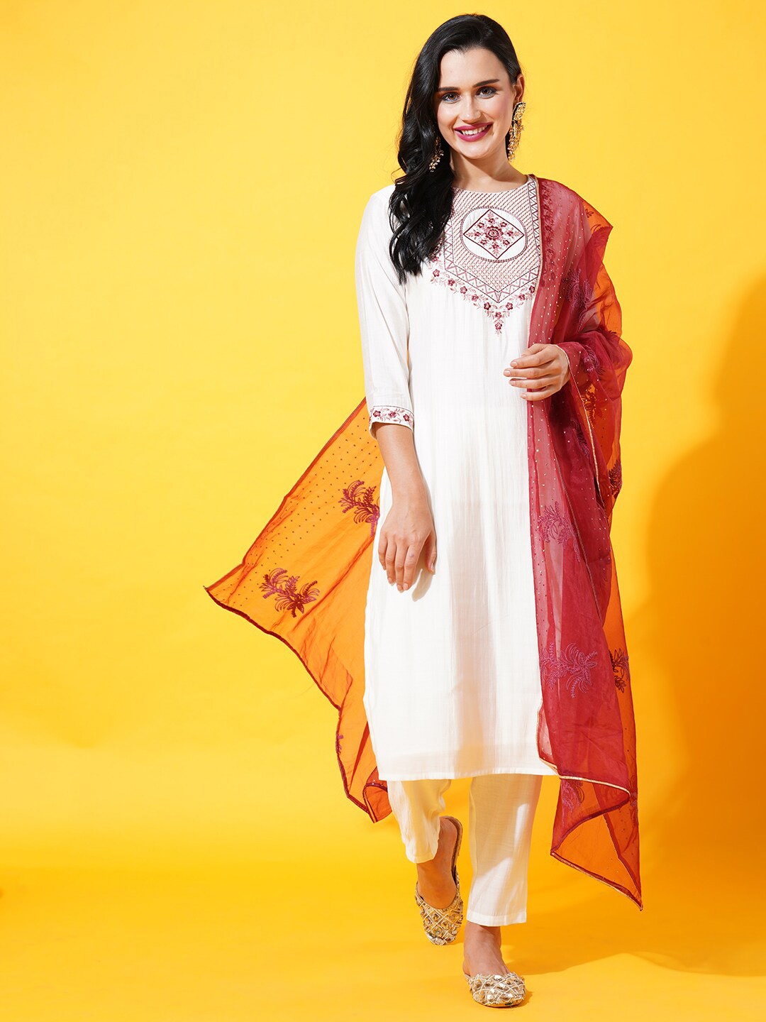 

HEEPOSH Embroidered Thread Work Kurta with Trousers & With Dupatta, White