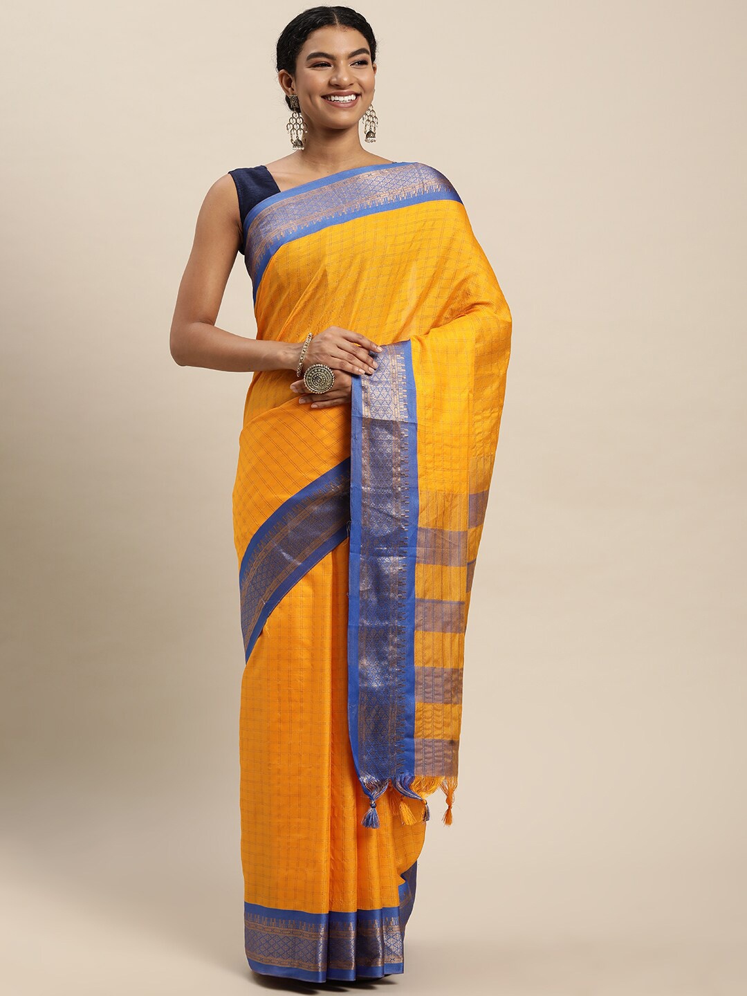 

VAIRAGEE Checked Zari Saree, Yellow