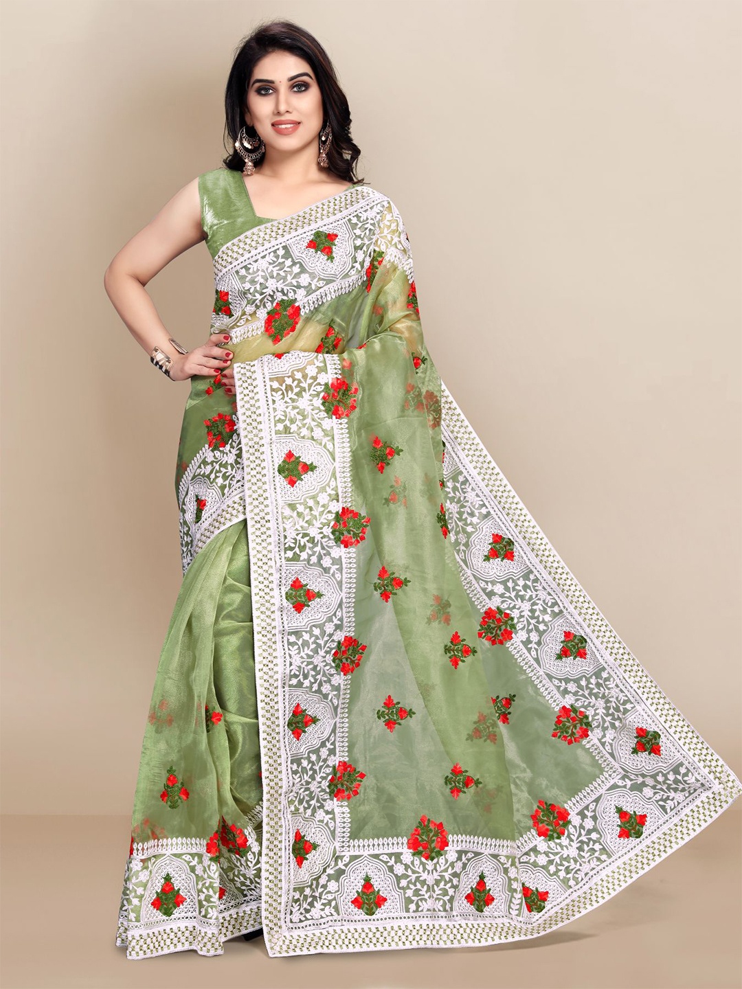 

VAIRAGEE Floral Embroidered Saree, Green