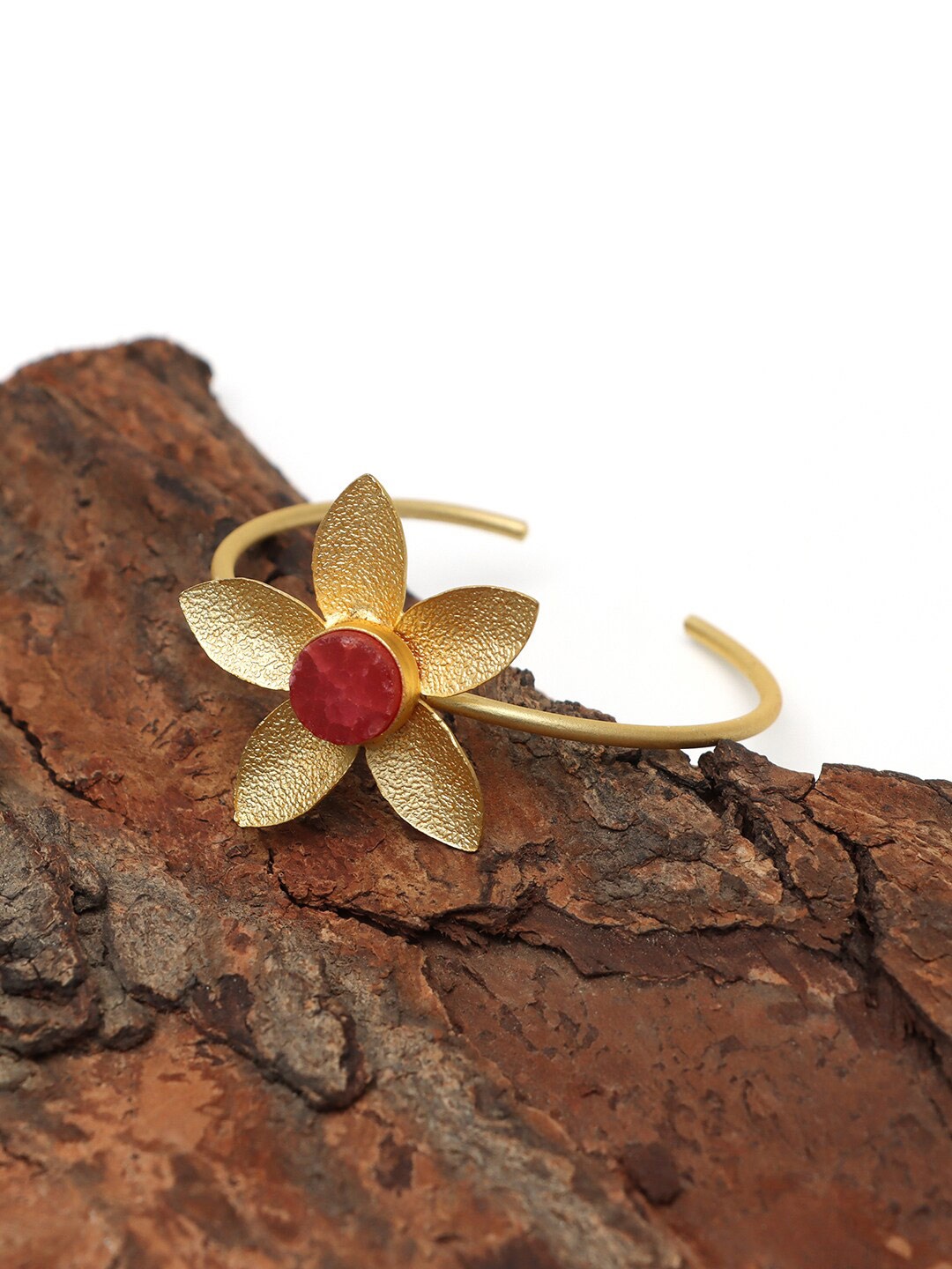 

Ozanoo Women Brass Antique Gold-Plated Floral Kada Bracelet