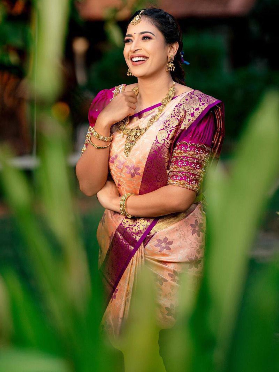 

BESUCHER Woven Design Zari Silk Blend Kanjeevaram Saree, Peach
