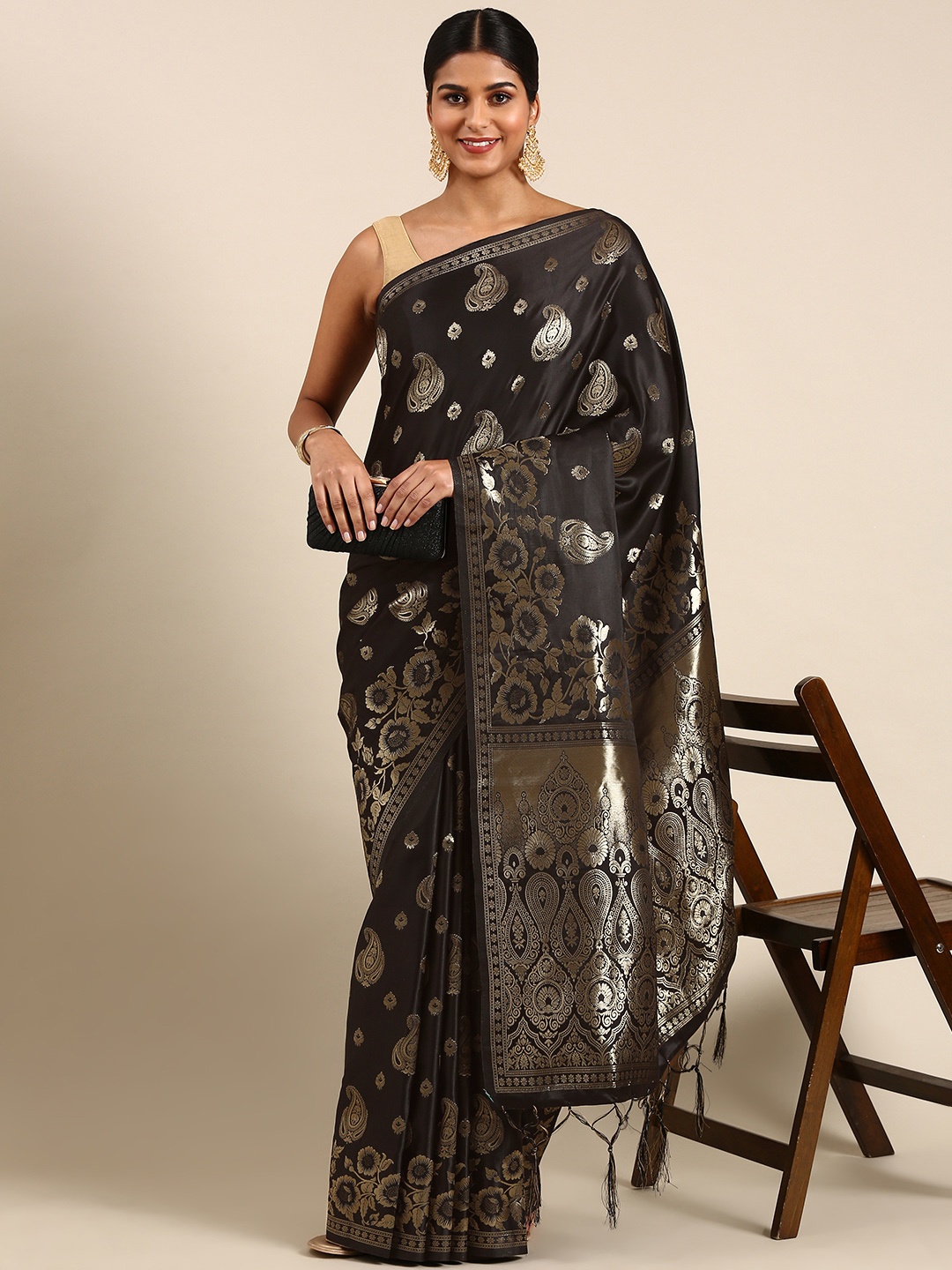 

SHARAA ETHNICA Paisley Zari Pure Silk Kanjeevaram Saree, Black