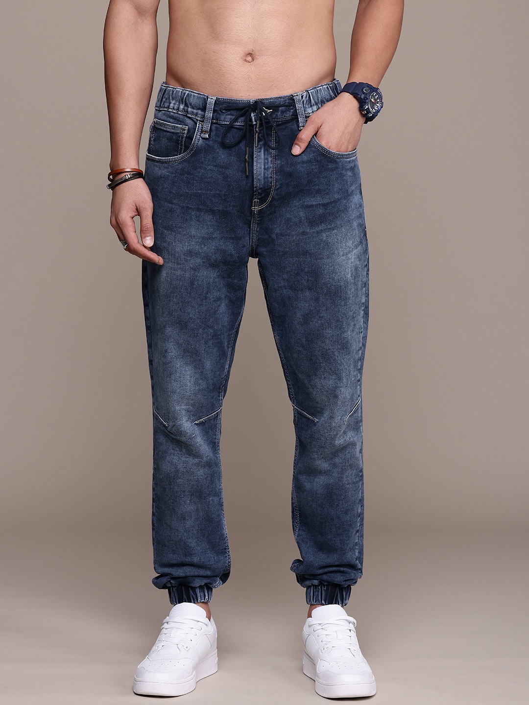 

The Roadster Life Co. Men Jogger Heavy Fade Stretchable Jeans, Blue