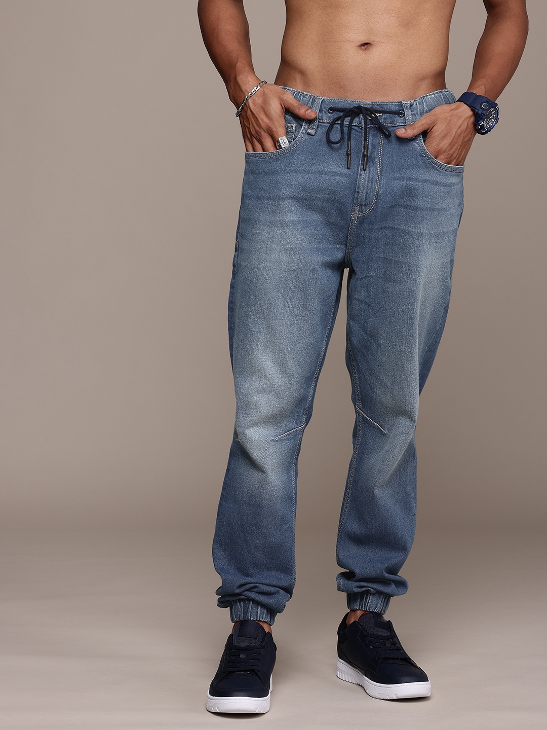 

The Roadster Life Co. Men Jogger Heavy Fade Stretchable Jeans, Blue
