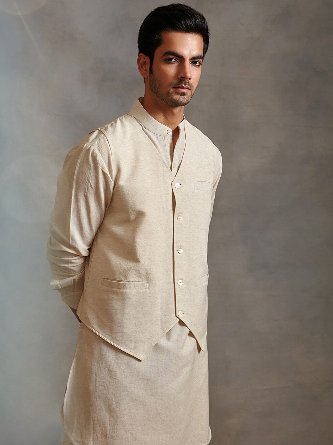 

Abhishti Men Straight Long Sleeves Kurta With Waist Coat, White