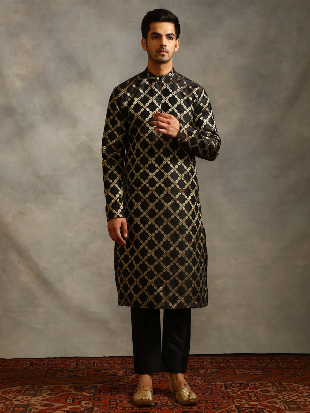 

Abhishti Checked Woven Design Banarasi Zari Silk Kurta, Black