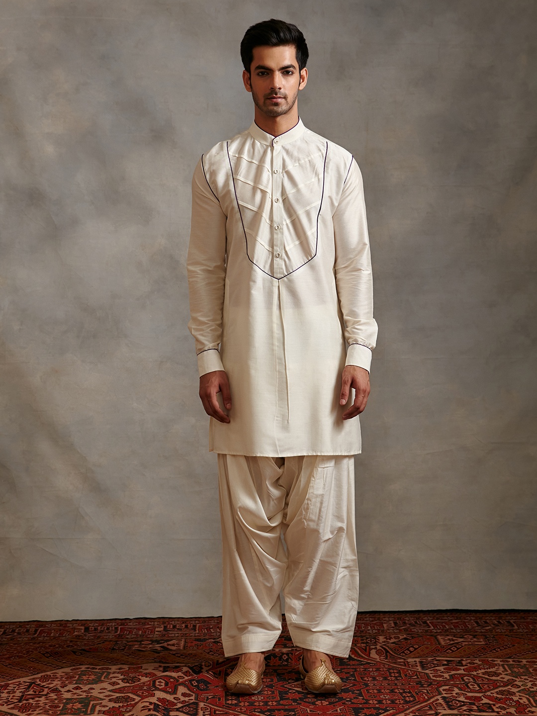 

Abhishti Women Cotton Cuffed Sleeves Kurta, Off white