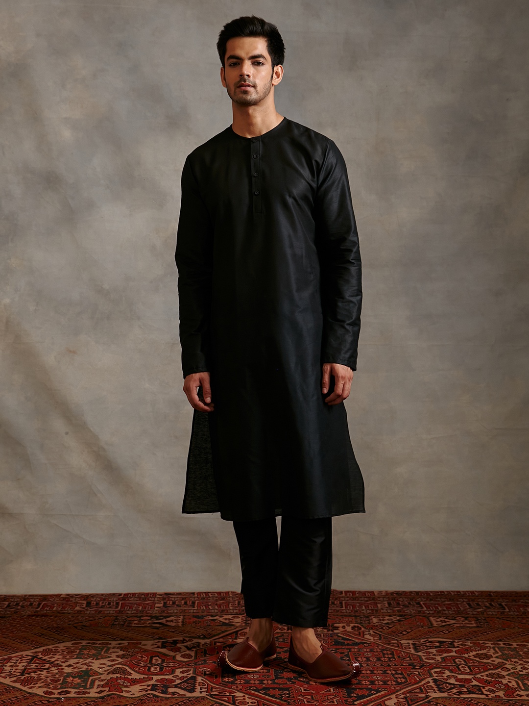 

Abhishti Women Cotton Long Sleeves Kurta, Black