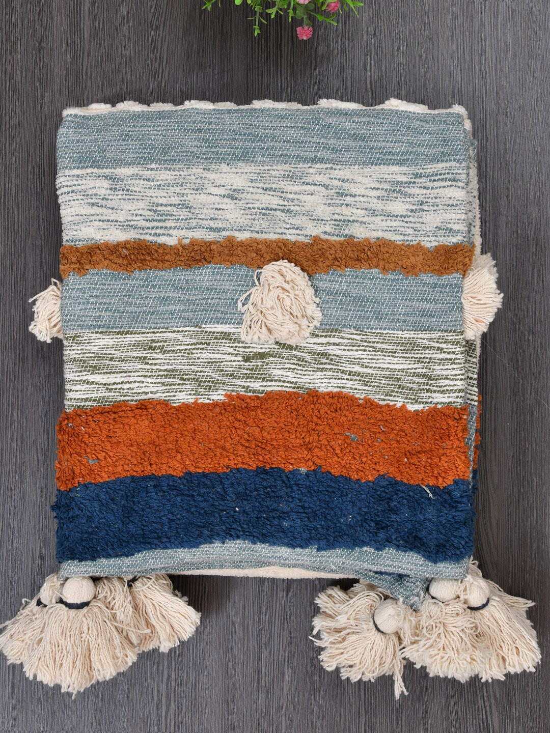 

Gulaab Jaipur Cream & Grey Self-Design Cotton Throws