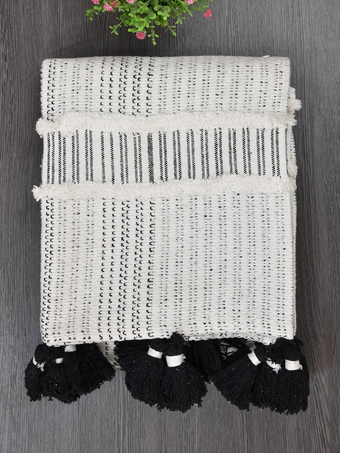 

Gulaab Jaipur White & Black Self-Design Cotton Throws