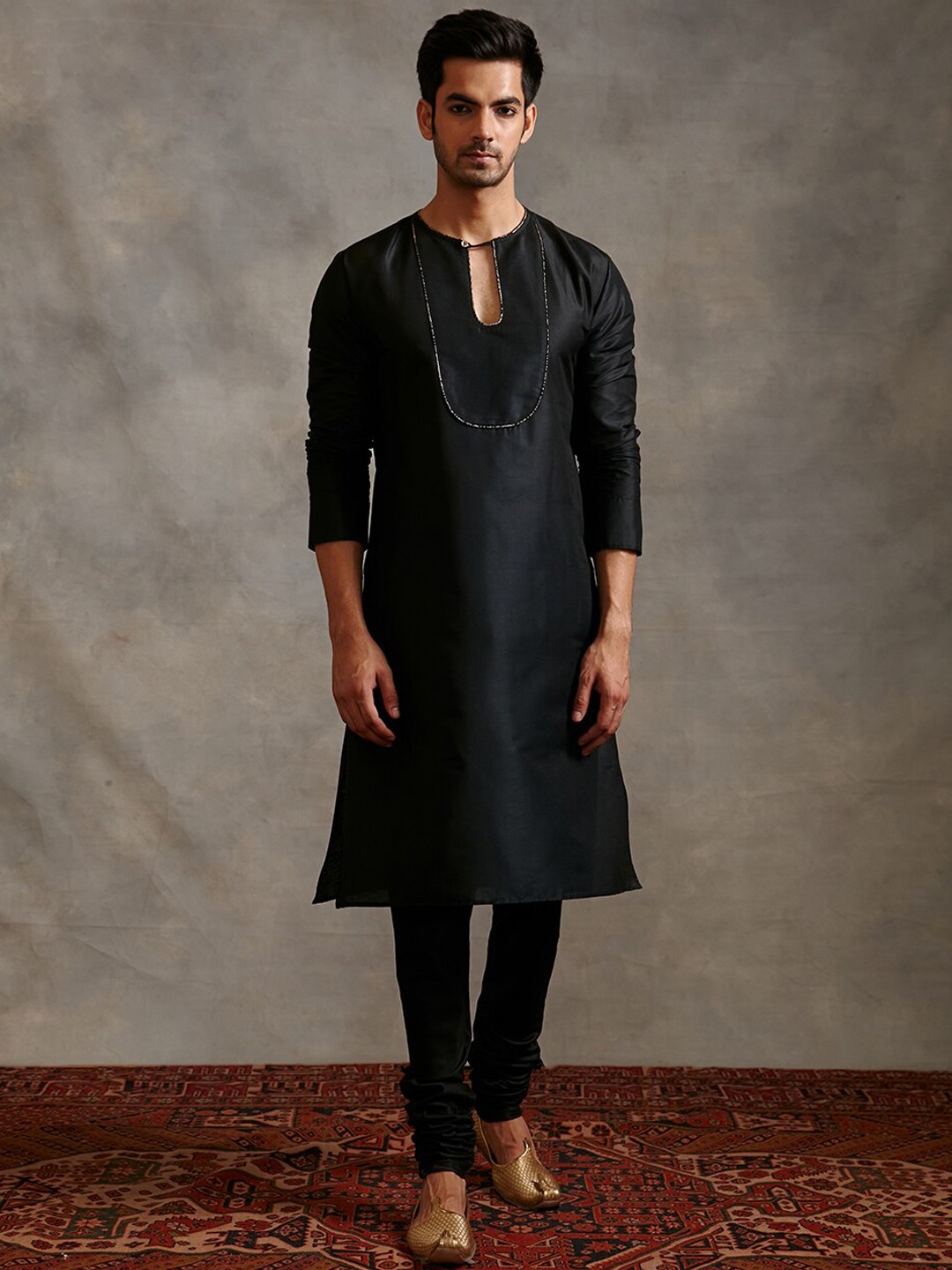 

Abhishti Men Keyhole Neck Kurta with Churidar, Black