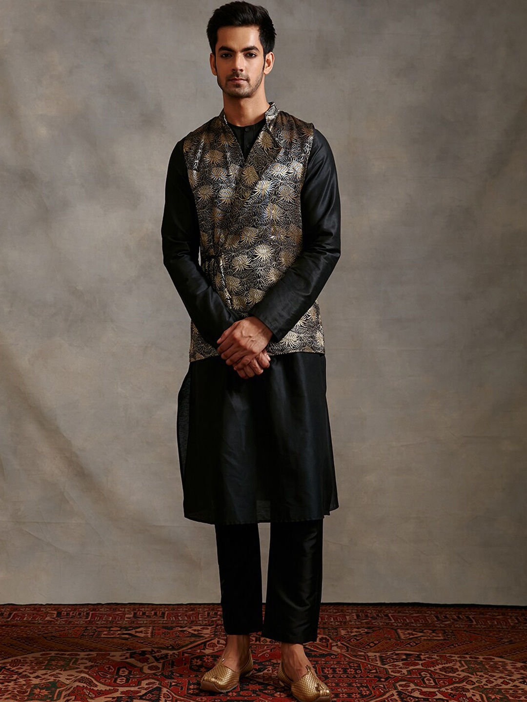 

Abhishti Men Kurta With Pyjamas & Nehru Jacket, Black
