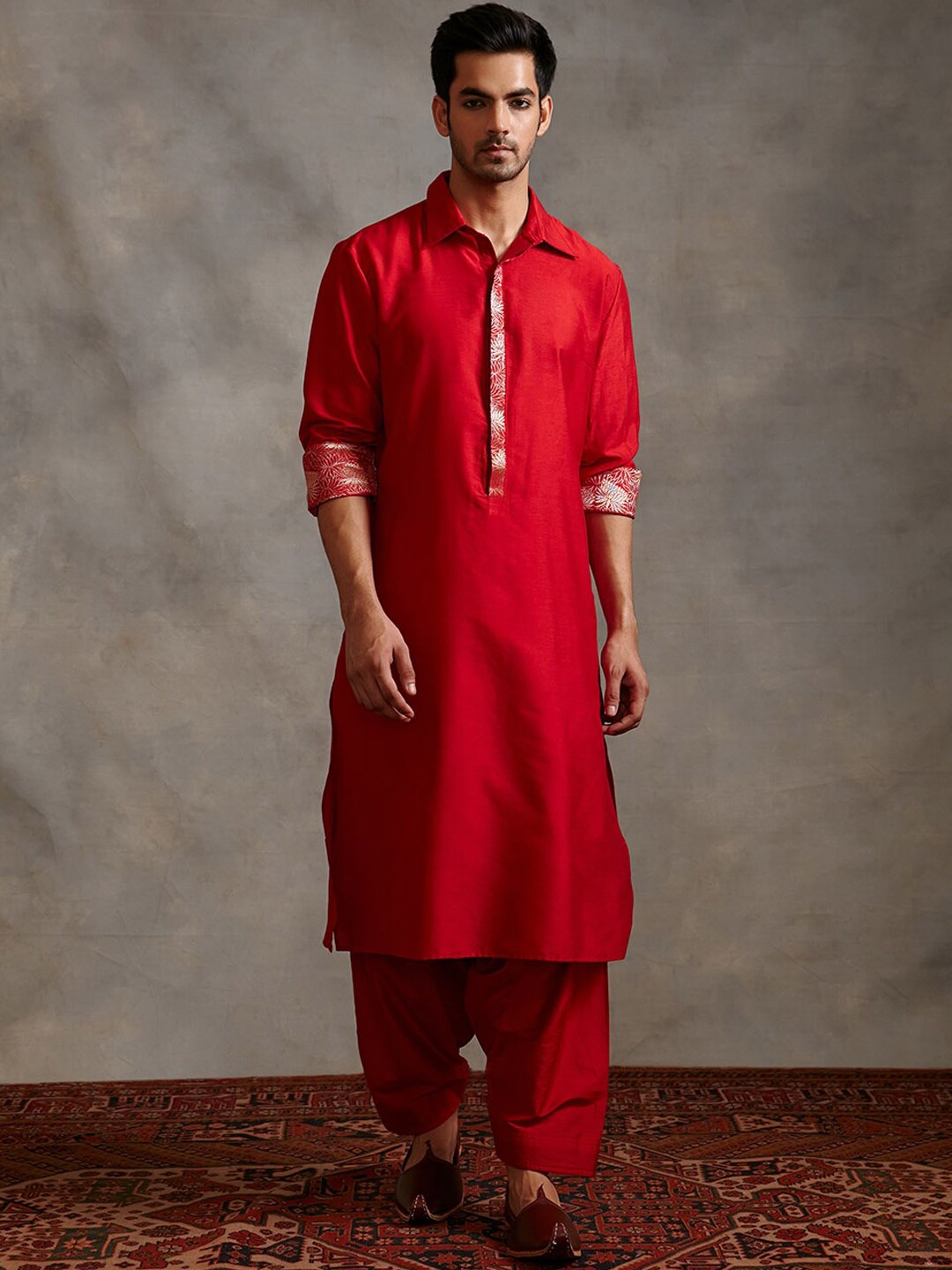 

Abhishti Shirt Collar Kurta with Pyjamas, Red