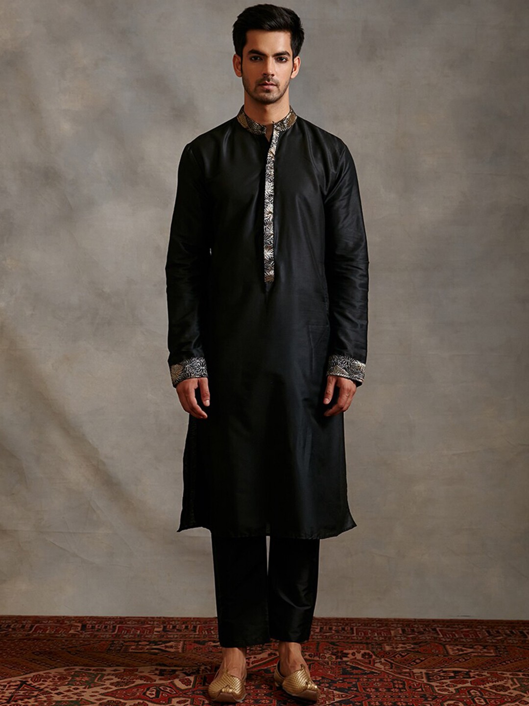 

Abhishti Banarasi Men Mandarin Collar Straight Kurta With Pyjamas, Black