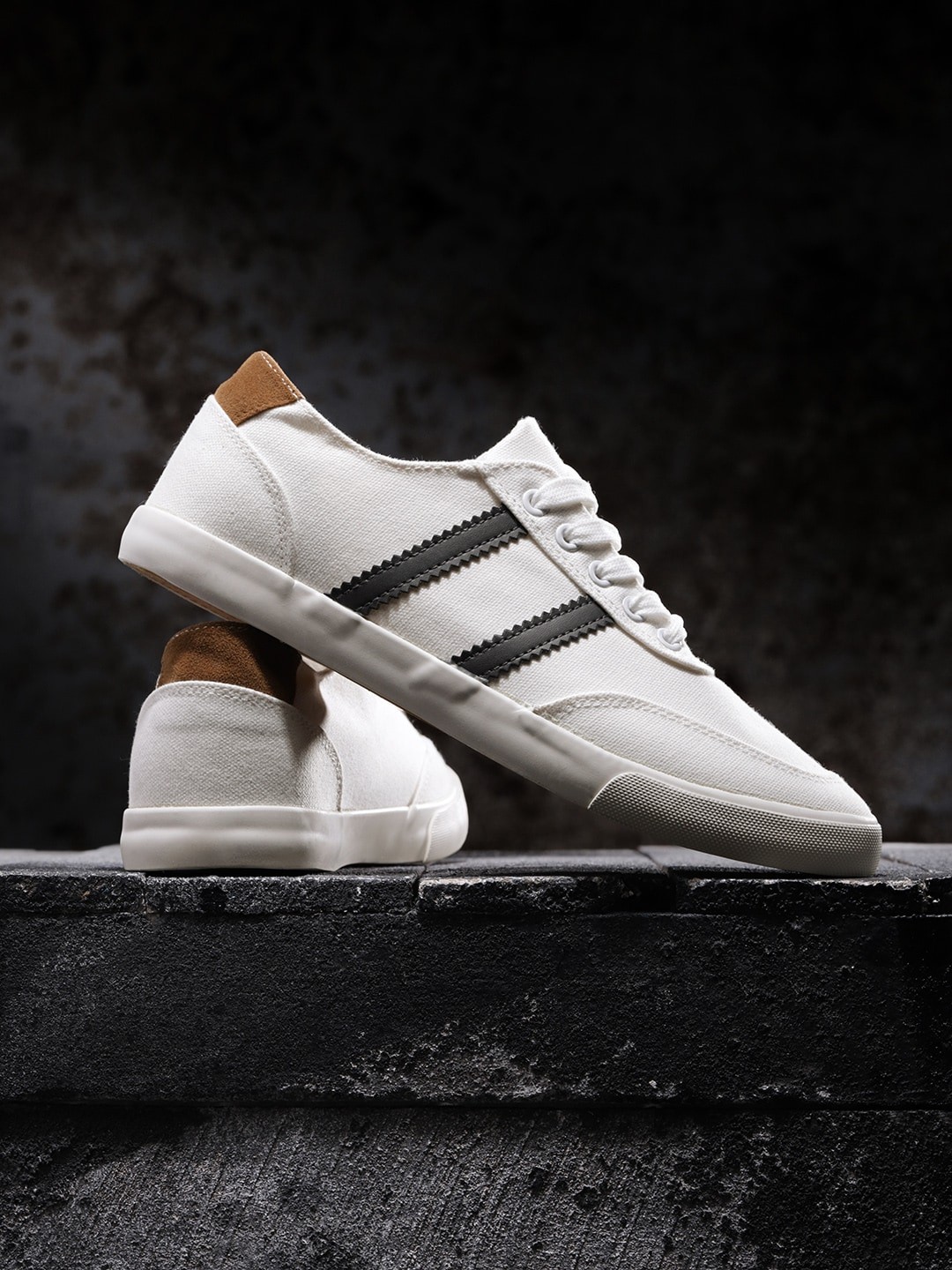 

Roadster Men White Sneakers