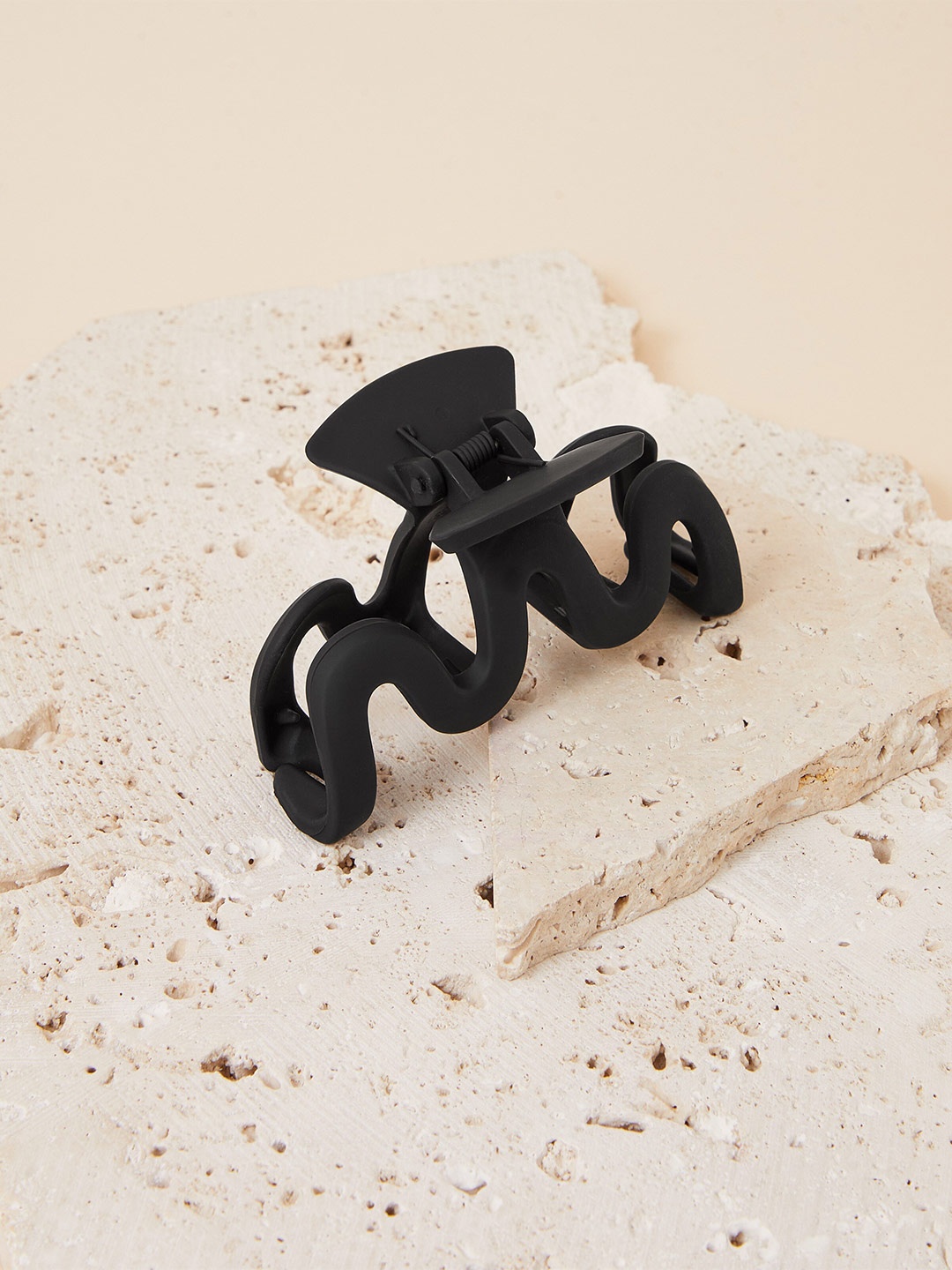 

Accessorize Women Matte Wiggle Hair Claw Clip, Black