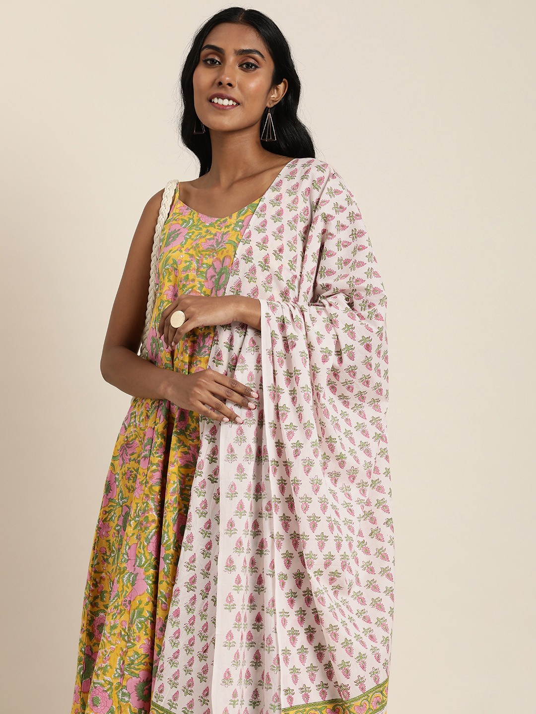 

Taavi Women Floral Printed Regular Sanganeri Kurta With Trousers & Dupatta, Yellow