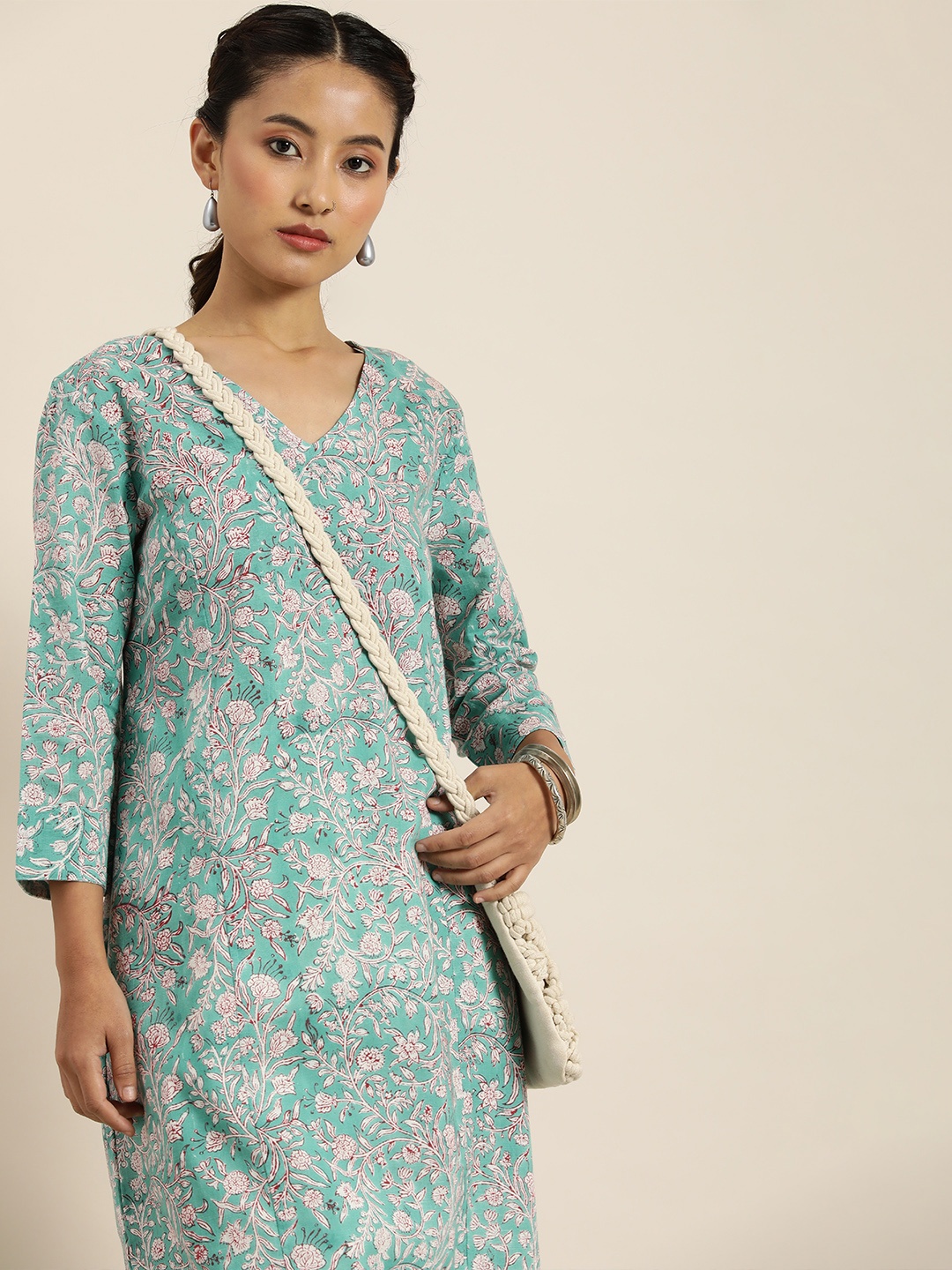 

Taavi Sanganeri V-Neck Floral Printed Straight Kurta, Sea green