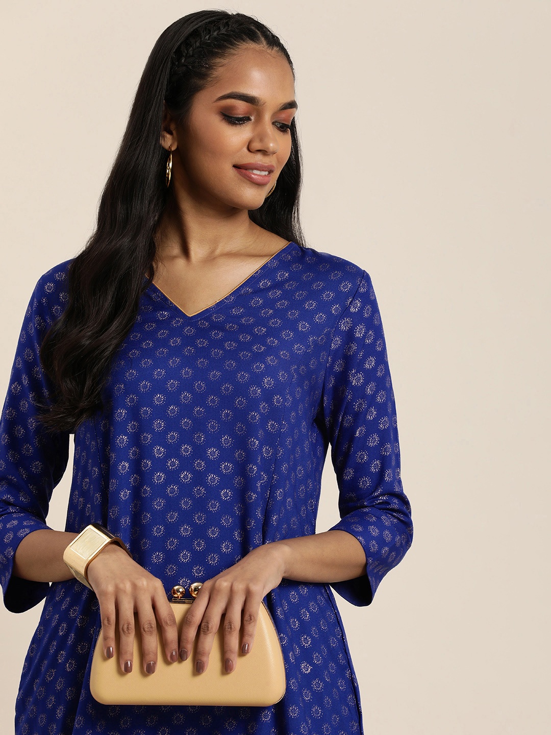 

Taavi Women Festive Floral Printed Indigo Kurta, Blue