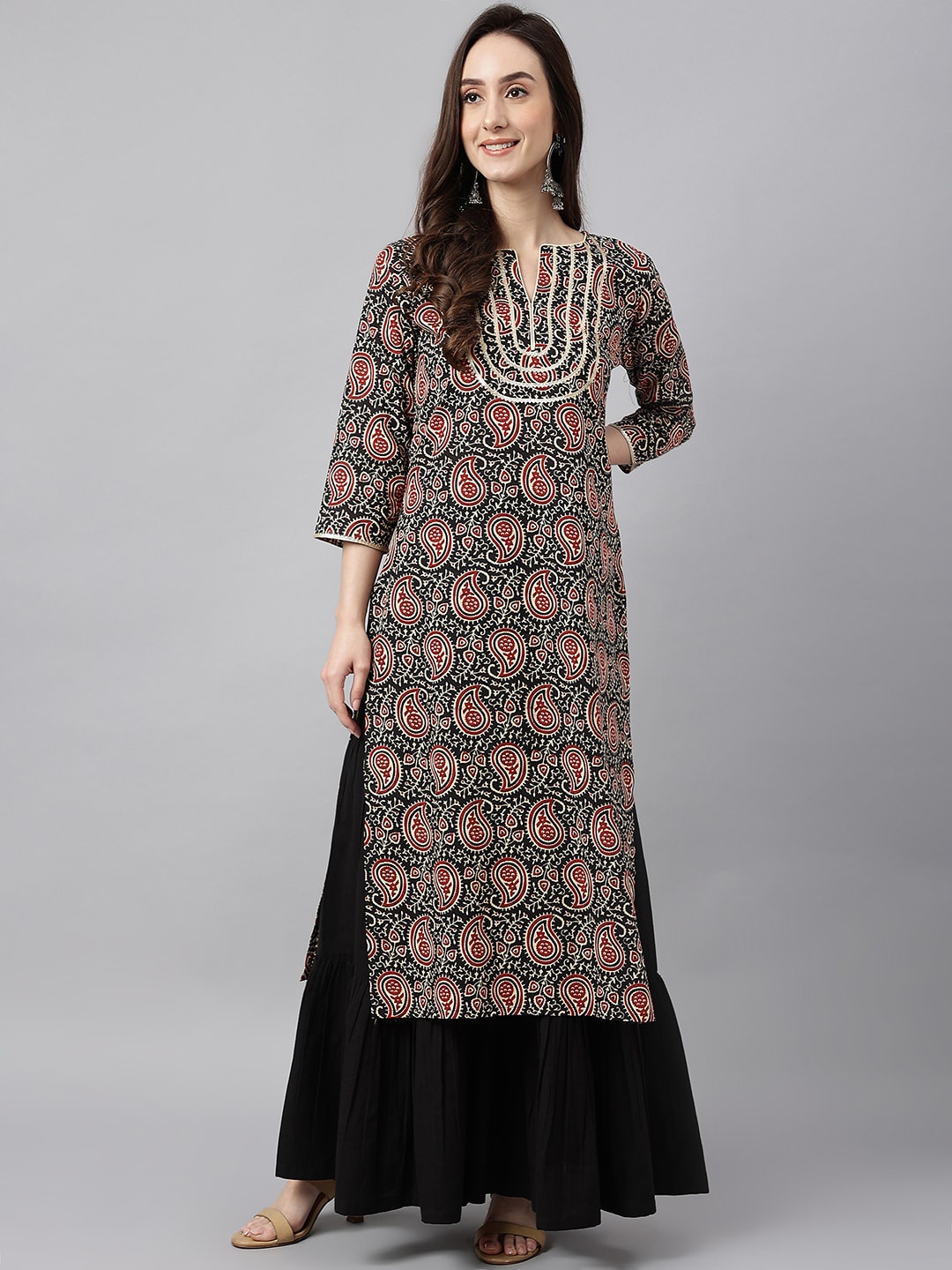 

Janasya Women Paisley Printed Gotta Patti Straight Cotton Kurta, Black