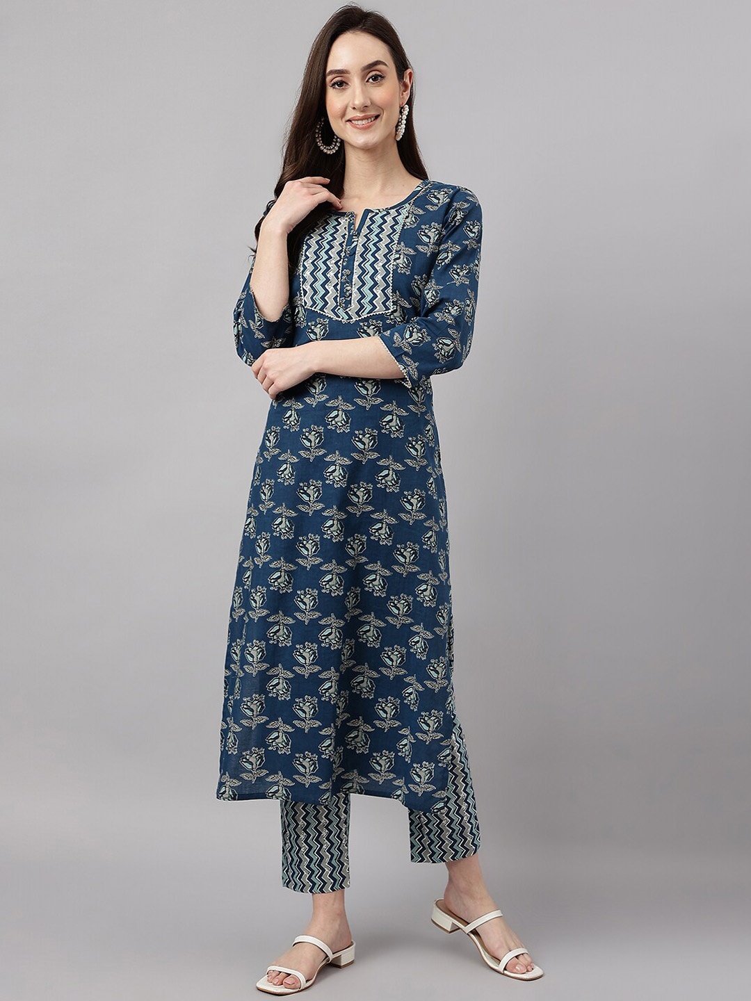 

Janasya Floral Printed Gotta Patti Pure Cotton Kurta with Trousers, Blue