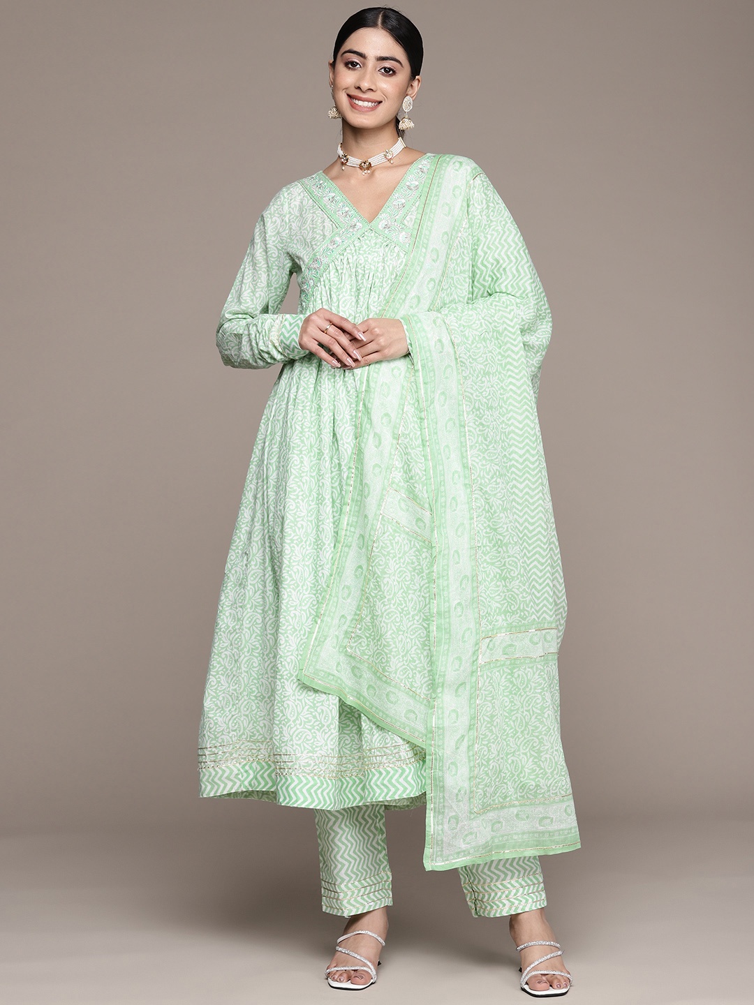 

Anubhutee Women Ethnic Motifs Printed Thread Work Pure Cotton Kurta Set, Sea green