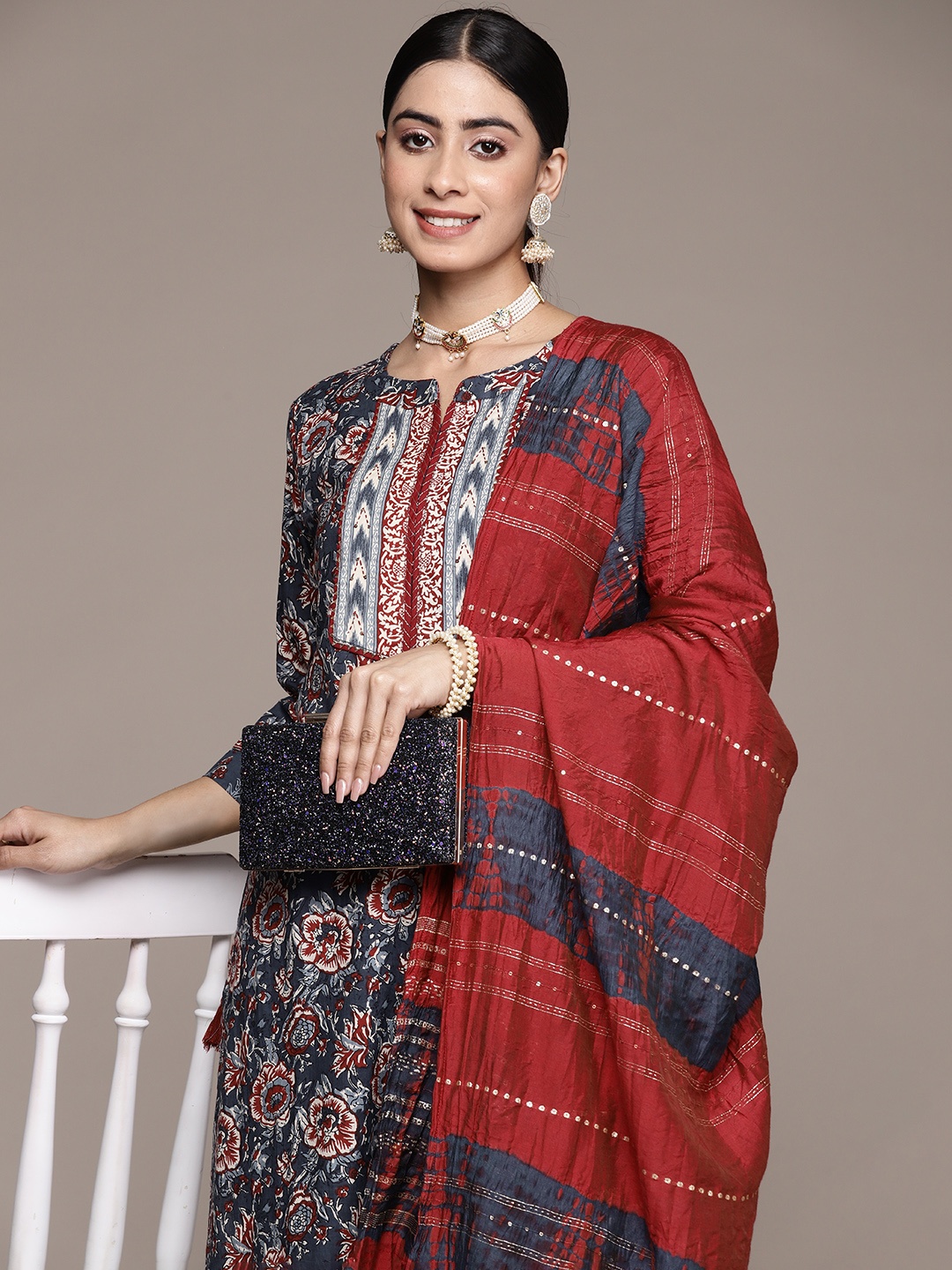 

Anubhutee Women Ethnic Motifs Printed Gotta Patti Pure Cotton Kurta Set, Navy blue