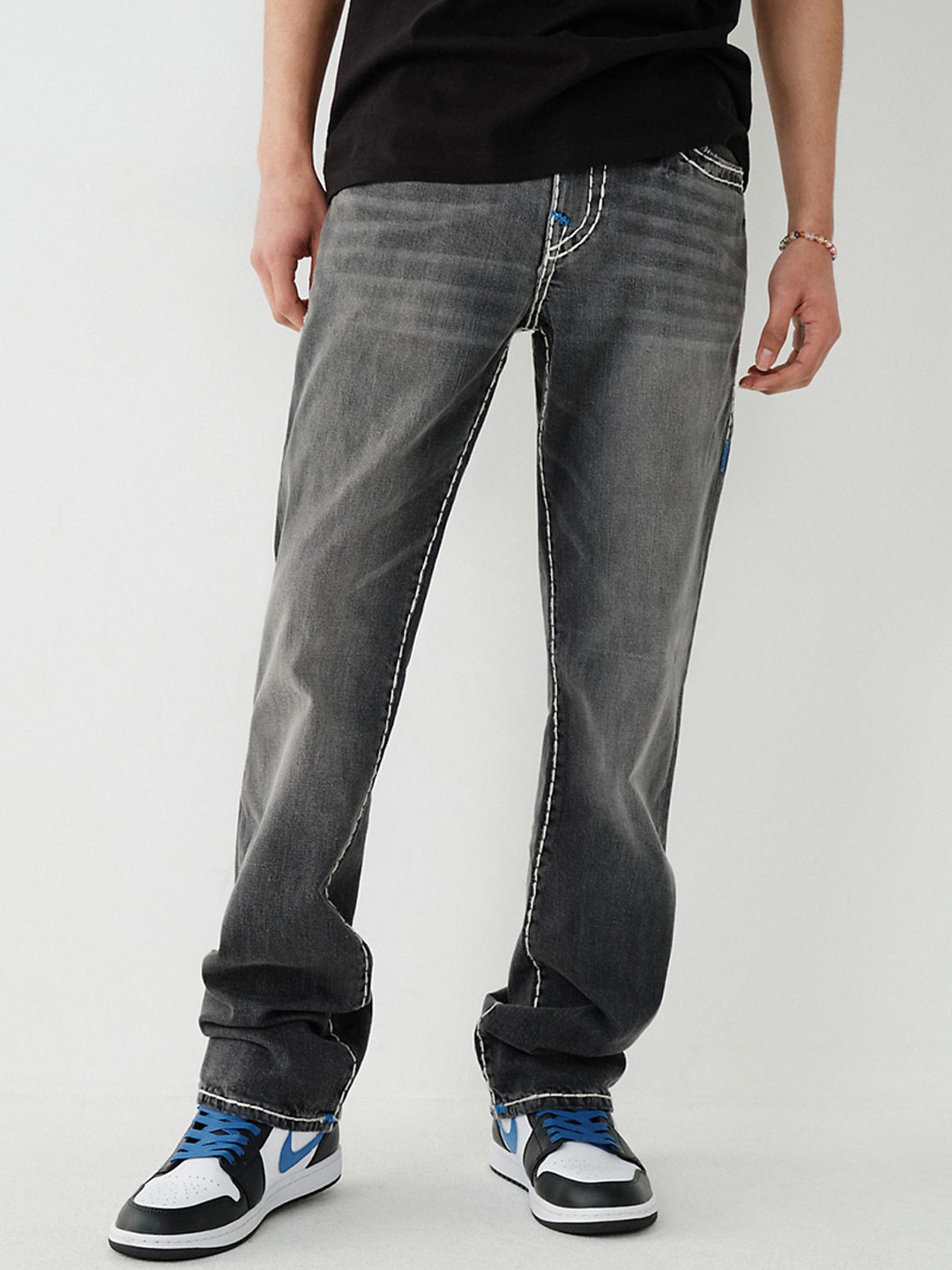 

True Religion Men Ricky Super T Straight Fit Clean look Heavy Fade Jeans, Grey