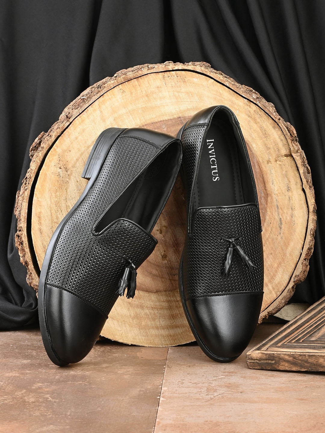 

INVICTUS Men Textured Formal Slip-On Moccasin, Black