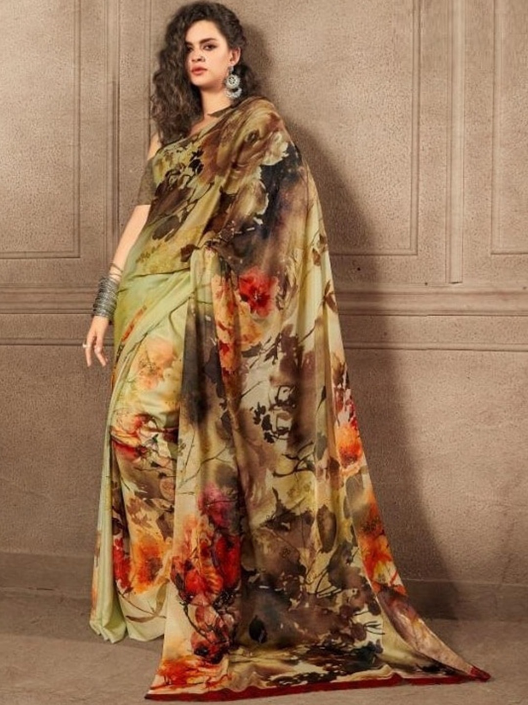 

SAPTRANGI Floral Printed Saree, Green