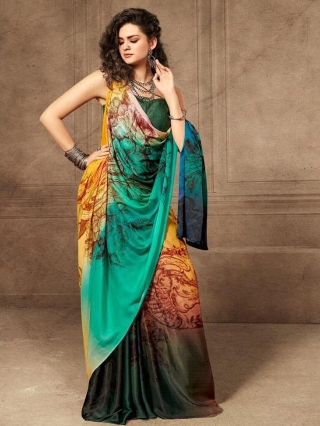 

SAPTRANGI Floral Printed Saree, Green