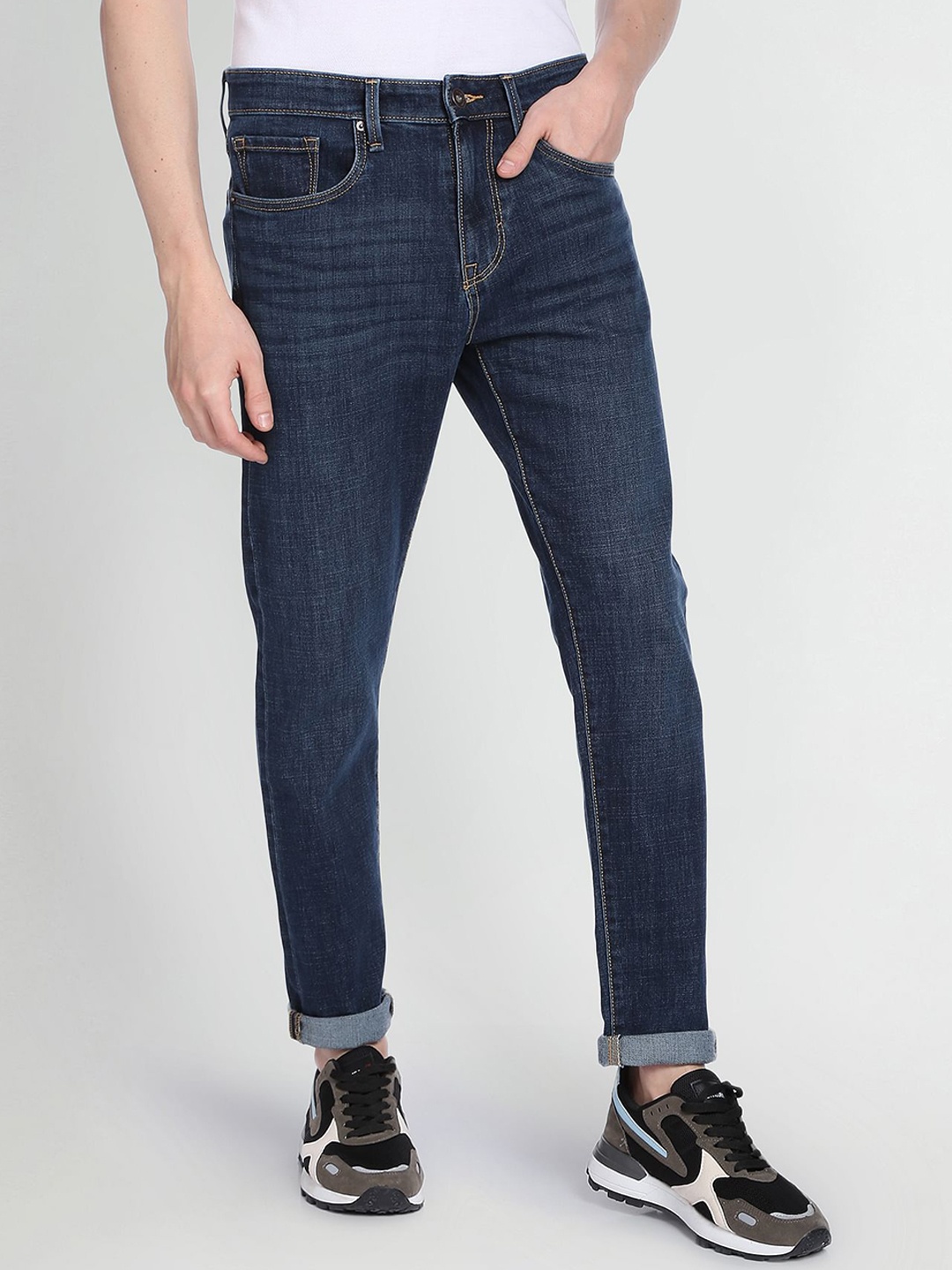 

Flying Machine Men Slim Fit Light Fade Jeans, Blue
