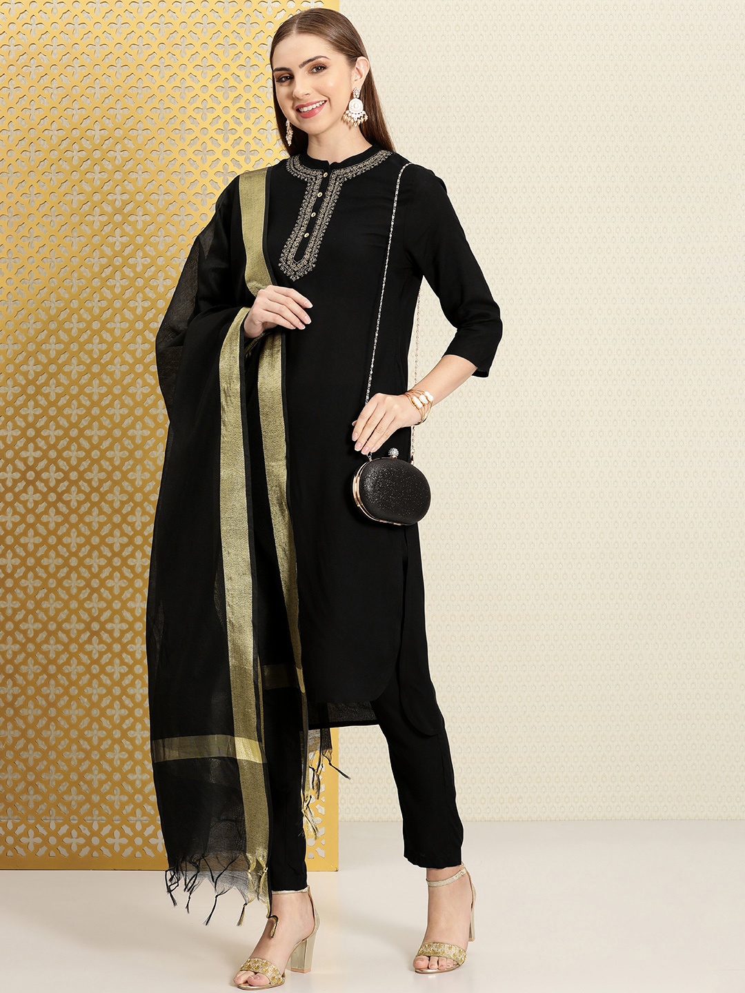 

House of Pataudi Women Yoke Design Regular Jashn Kurta with Trousers & With Dupatta, Black